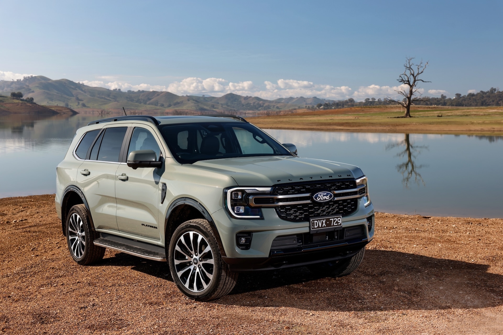 Australian-spec 2026 Ford Everest Platinum pictured. Not all vehicle variants or features will be available in all countries. Actual specifications for each country will be published prior to launch in that country.